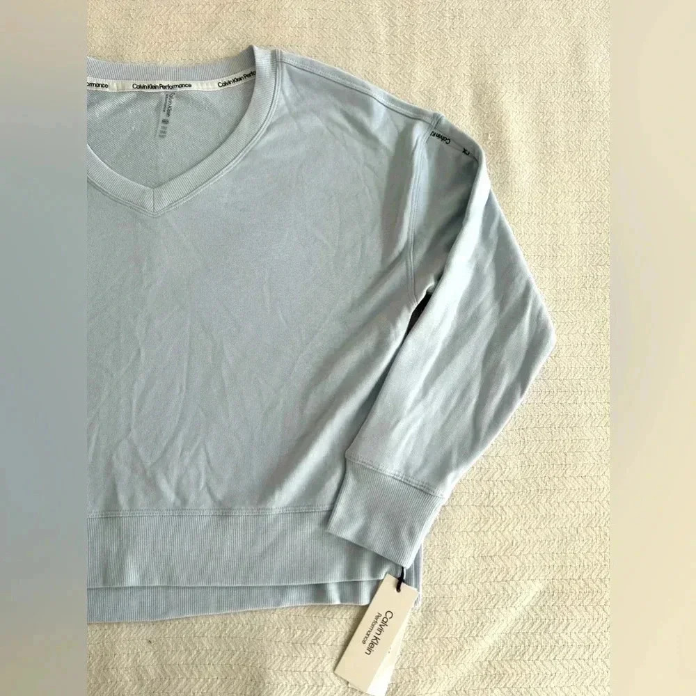 NWT Calvin Klein Performance V-neck Pullover NWT - image 2